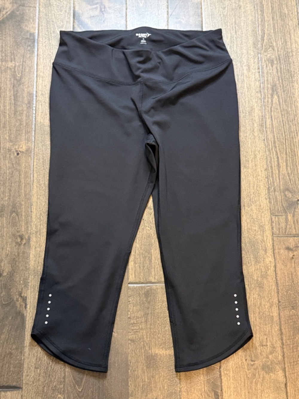 Old Navy Black Active Capri Leggings with Reflective Logo
